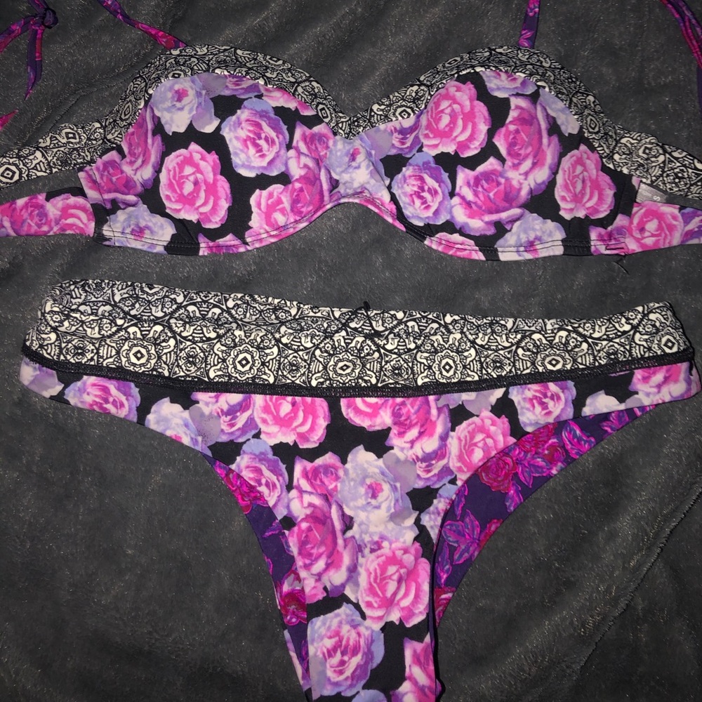 Flower print reversible bikini💜